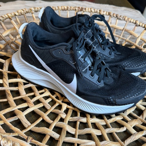 womens nike pegasus trail 3 running shoes black/white size US 9 cm. 26 - Picture 1 of 9